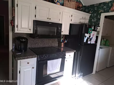 Kitchen - 2109 Pinehaven Dr, Flowood, MS 39232 photo 2 of 3