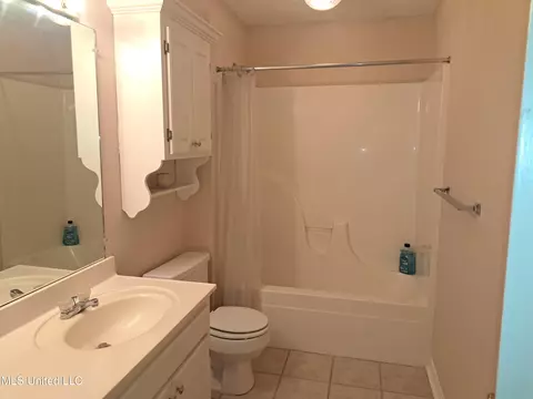Bath - 2109 Pinehaven Dr, Flowood, MS 39232 photo 3 of 3
