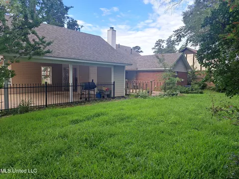Exterior - 2109 Pinehaven Dr, Flowood, MS 39232 photo 5 of 6