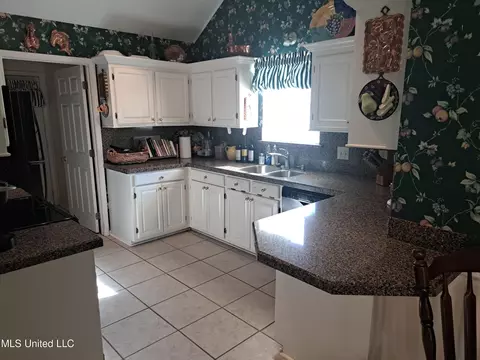 Kitchen - 2109 Pinehaven Dr, Flowood, MS 39232 photo 1 of 3