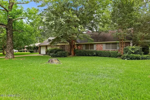 1015 Briarfield Rd, Jackson, MS 39211 photo 2