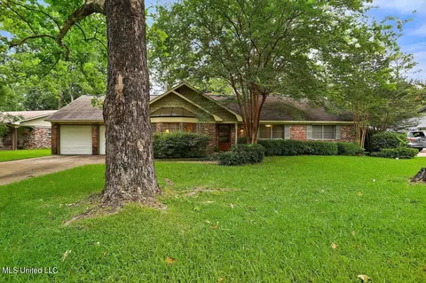 1015 Briarfield Rd, Jackson, MS 39211