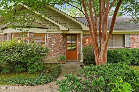 1015 Briarfield Rd, Jackson, MS 39211 photo 4