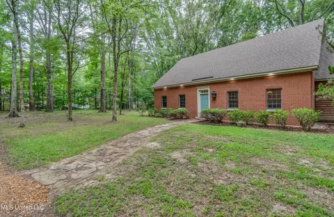723 S Springlake Cir, Terry, MS 39170 photo 4