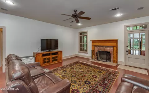 723 S Springlake Cir, Terry, MS 39170 photo 10