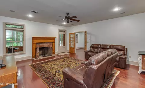 723 S Springlake Cir, Terry, MS 39170 photo 9