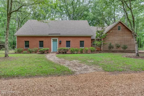 723 S Springlake Cir, Terry, MS 39170