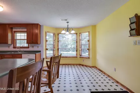 Dining - 5035 S Rolling Pine Cir, Olive Branch, MS 38654 photo 1 of 1