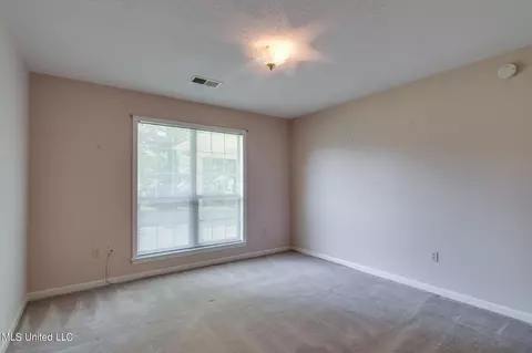 Bedroom - 5035 S Rolling Pine Cir, Olive Branch, MS 38654 photo 3 of 7