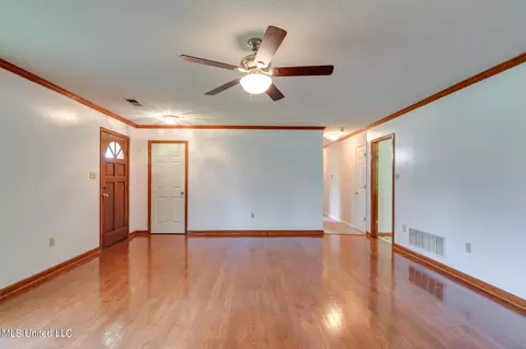 Living - 5035 S Rolling Pine Cir, Olive Branch, MS 38654 photo 5 of 6
