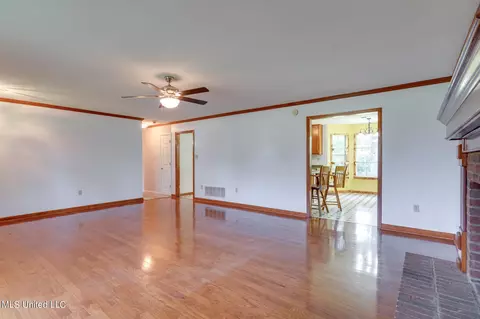 Living - 5035 S Rolling Pine Cir, Olive Branch, MS 38654 photo 4 of 6