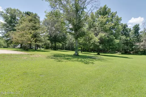 Exterior - 5035 S Rolling Pine Cir, Olive Branch, MS 38654 photo 5 of 11