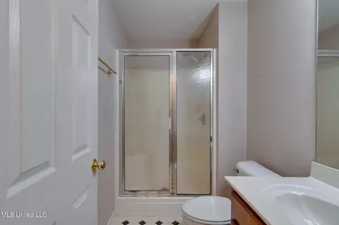 Bath - 5035 S Rolling Pine Cir, Olive Branch, MS 38654 photo 1 of 3