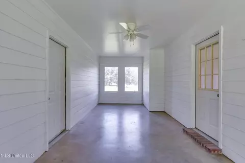 Exterior - 5035 S Rolling Pine Cir, Olive Branch, MS 38654 photo 3 of 11