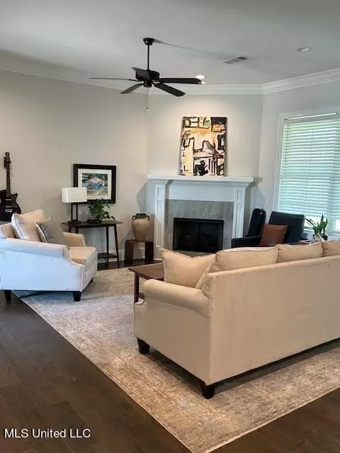 Living - 126 Shore View Dr, Madison, MS 39110 photo 2 of 3