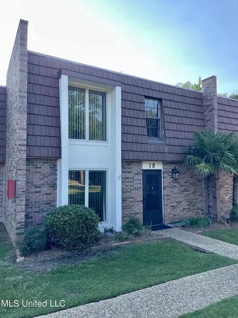 527 Front Beach Dr #18, Ocean Springs, MS 39564