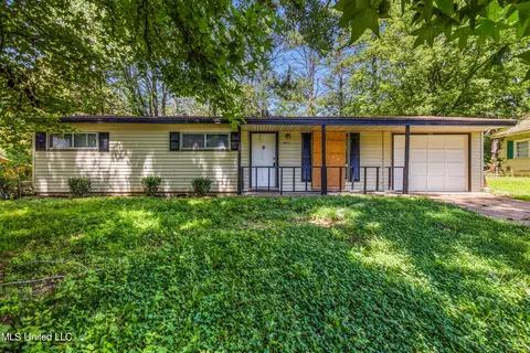 2823 Charleston Dr, Jackson, MS 39212