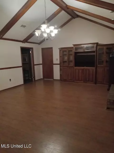 Living - 6234 Hanging Moss Rd, Jackson, MS 39206 photo 3 of 3