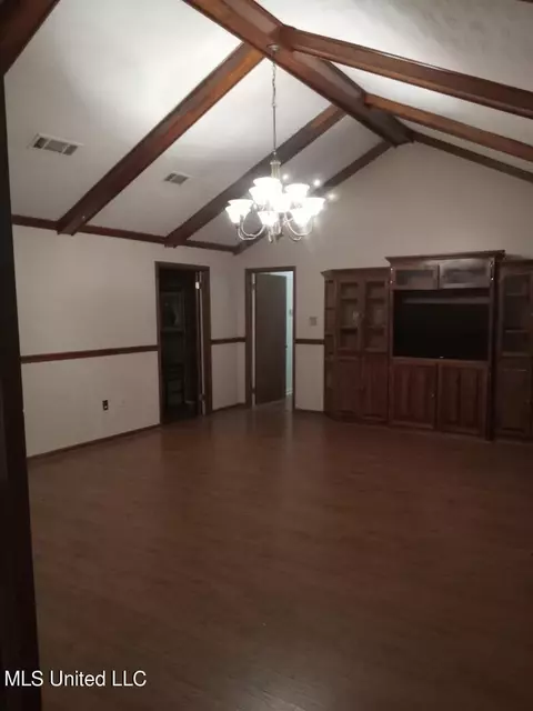 Living - 6234 Hanging Moss Rd, Jackson, MS 39206 photo 1 of 3