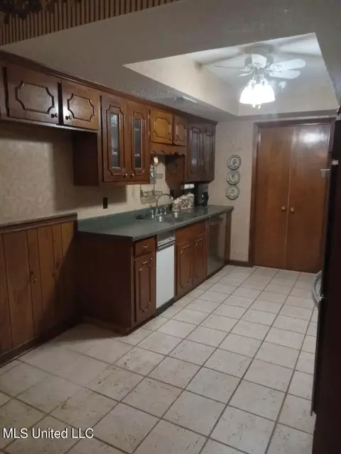 Kitchen - 6234 Hanging Moss Rd, Jackson, MS 39206 photo 1 of 2