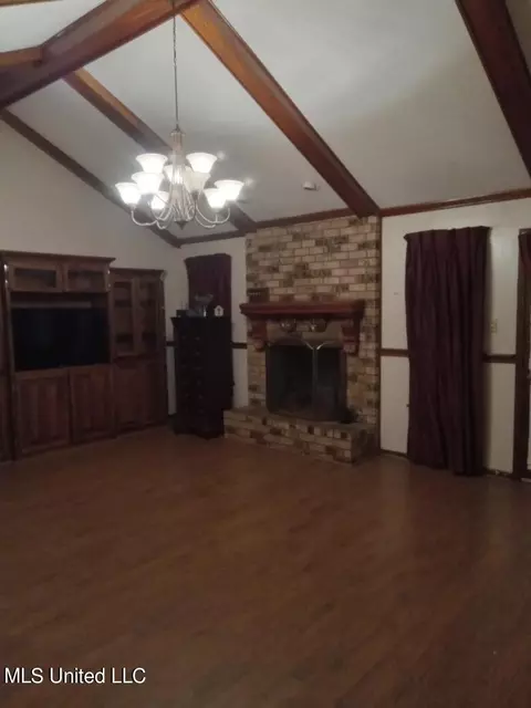 Living - 6234 Hanging Moss Rd, Jackson, MS 39206 photo 2 of 3