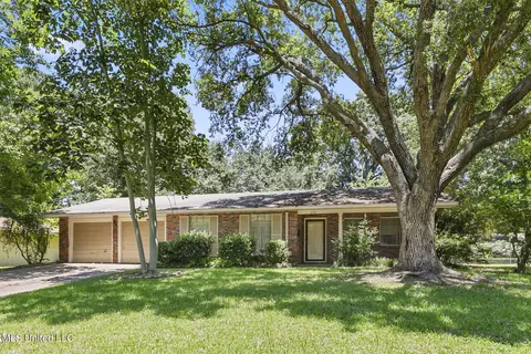 1234 Deerfield Ln, Jackson, MS 39211