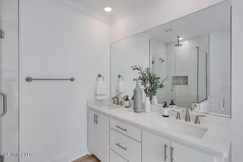 Bath - 905 Brunswick Ct, Flowood, MS 39232 photo 2 of 5