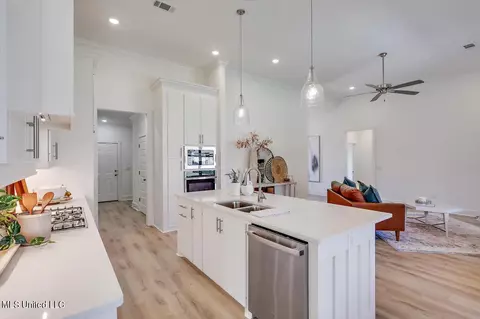 Kitchen - 905 Brunswick Ct, Flowood, MS 39232 photo 2 of 5