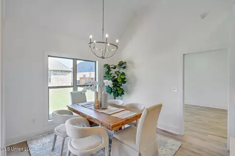 Dining - 905 Brunswick Ct, Flowood, MS 39232 photo 1 of 2