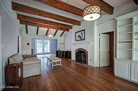 Living - 4323 Brook Dr, Jackson, MS 39206 photo 5 of 5