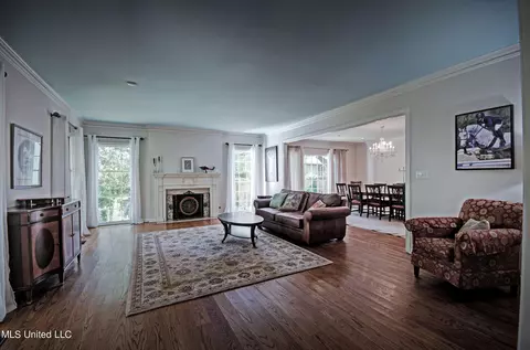 Living - 4323 Brook Dr, Jackson, MS 39206 photo 1 of 5
