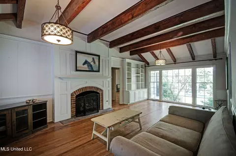 Living - 4323 Brook Dr, Jackson, MS 39206 photo 3 of 5