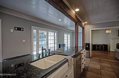 Kitchen - 4323 Brook Dr, Jackson, MS 39206 photo 2 of 4