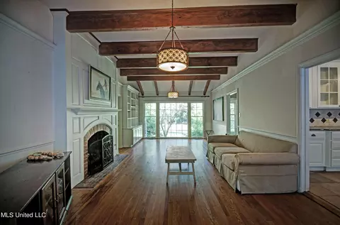 Living - 4323 Brook Dr, Jackson, MS 39206 photo 4 of 5