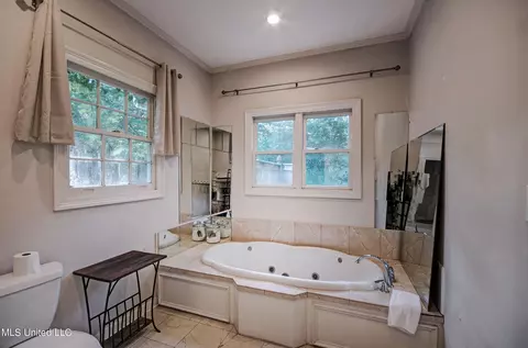 Bath - 4323 Brook Dr, Jackson, MS 39206 photo 4 of 8