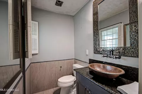 Bath - 4323 Brook Dr, Jackson, MS 39206 photo 6 of 8
