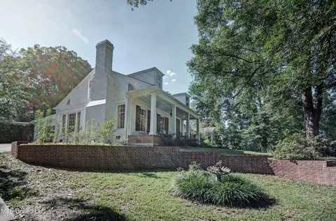 Exterior - 4323 Brook Dr, Jackson, MS 39206 photo 4 of 16