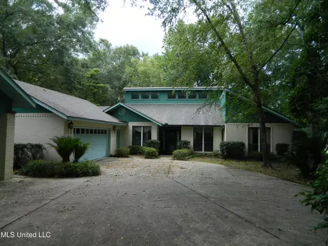 6616 Hale Ct, Diamondhead, MS 39525