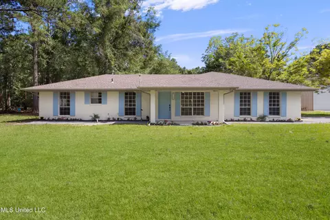 7473 Woolmarket Rd, Biloxi, MS 39532
