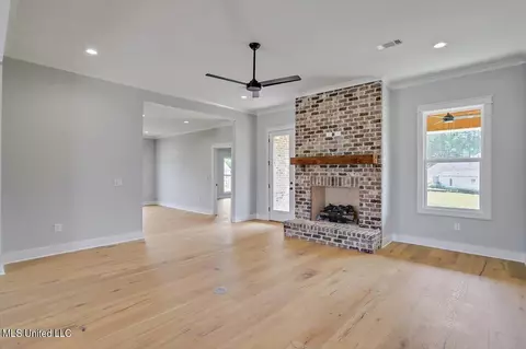 Living - 102 Katherine Ct, Madison, MS 39110 photo 1 of 5