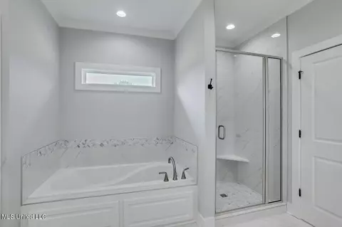 Bath - 102 Katherine Ct, Madison, MS 39110 photo 2 of 3