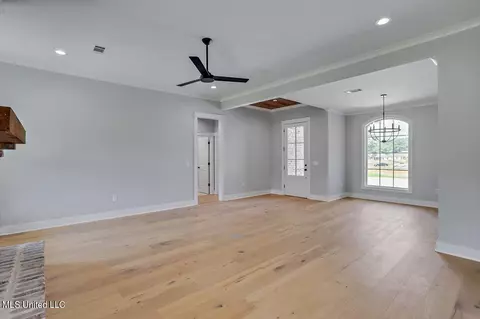 Living - 102 Katherine Ct, Madison, MS 39110 photo 3 of 5