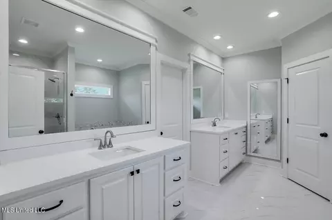 Bath - 102 Katherine Ct, Madison, MS 39110 photo 1 of 3