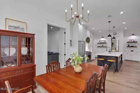 Dining - 500 Viewpointe Way, Clinton, MS 39056 photo 2 of 2