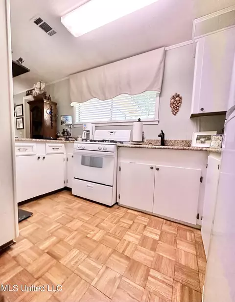 Kitchen - 152 Brooksberg Dr, Magee, MS 39111 photo 6 of 6