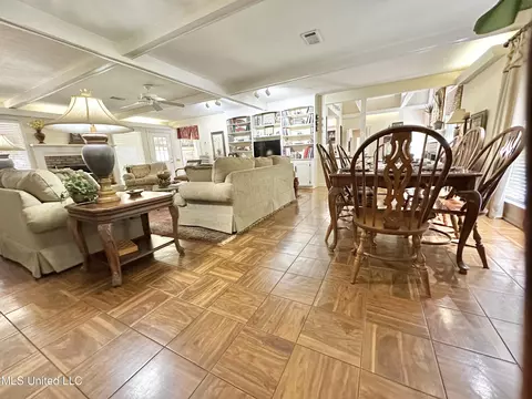 Dining - 152 Brooksberg Dr, Magee, MS 39111 photo 2 of 3