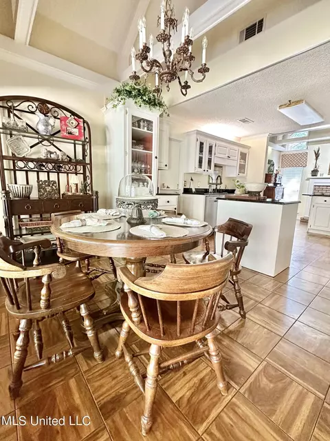 Dining - 152 Brooksberg Dr, Magee, MS 39111 photo 3 of 3