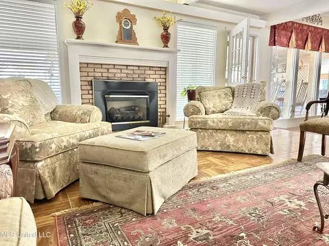 Living - 152 Brooksberg Dr, Magee, MS 39111 photo 5 of 8