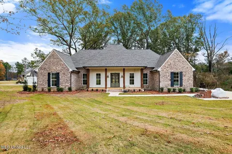 100 Brents Xing, Clinton, MS 39056