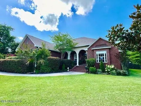 2318 Washington Ave, Pascagoula, MS 39567